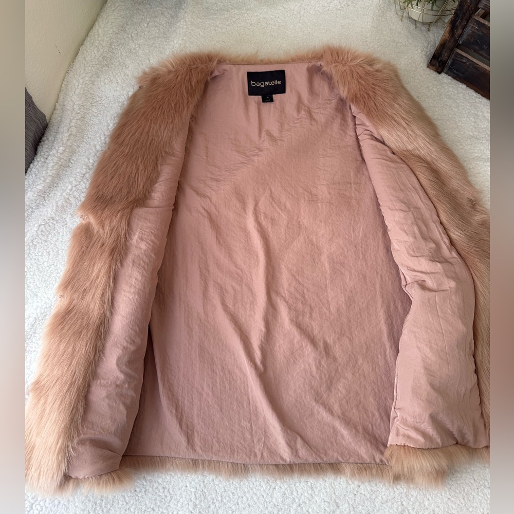 ๐ฆ SOLD - Bagatelle faux fur vest - Picture 9 of 10